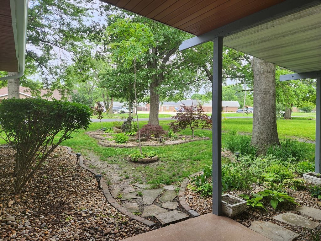 Image 36 of property listing at 211 E Depew Street, Odin, IL 62870