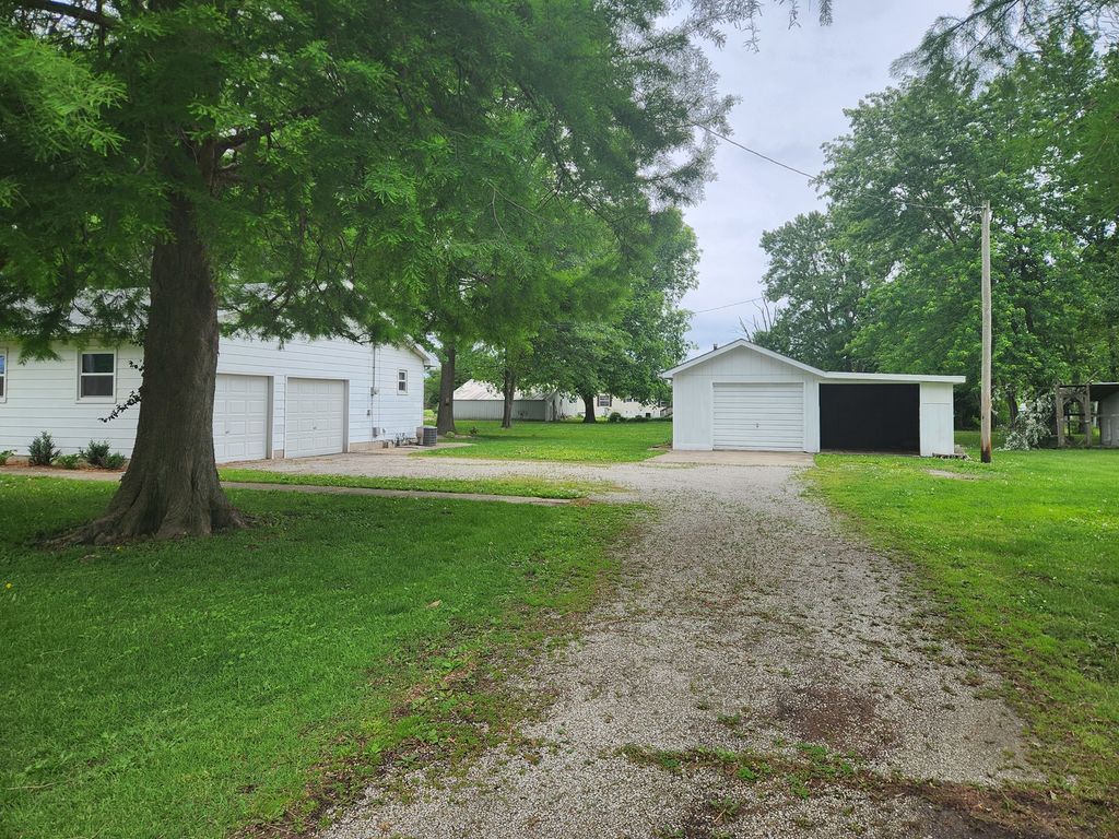 Image 38 of property listing at 211 E Depew Street, Odin, IL 62870