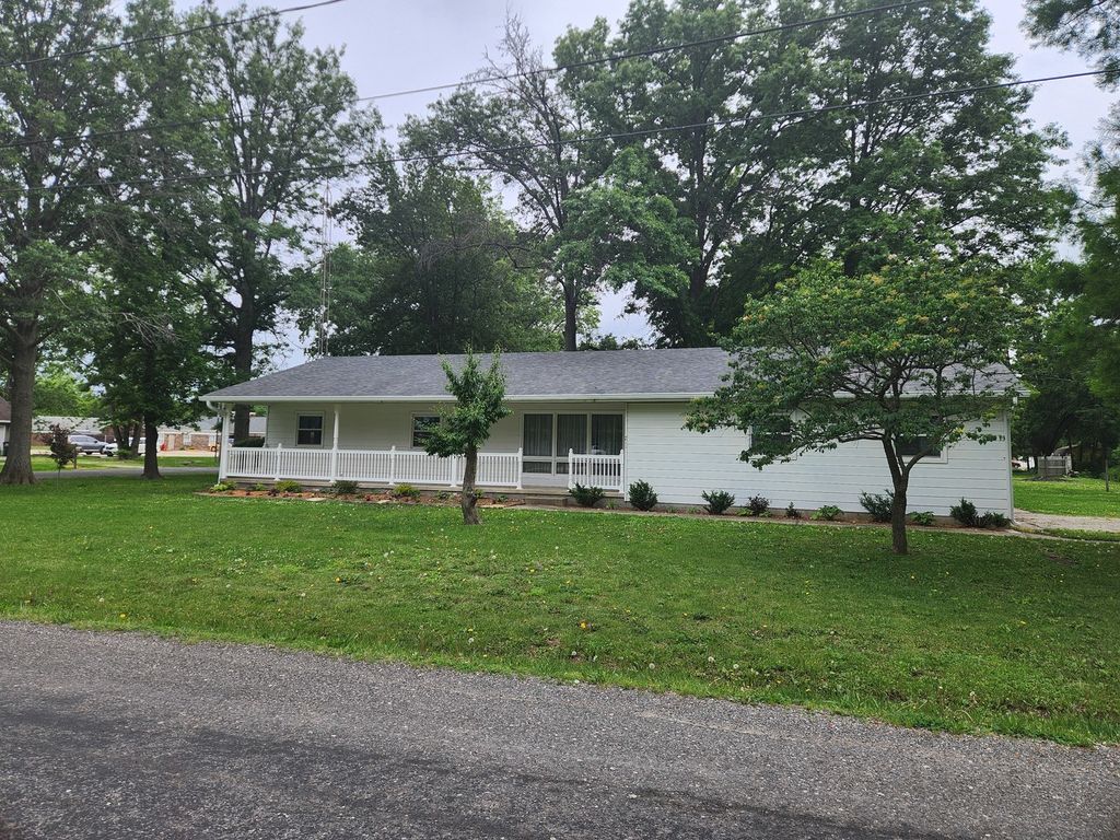 Image 39 of property listing at 211 E Depew Street, Odin, IL 62870