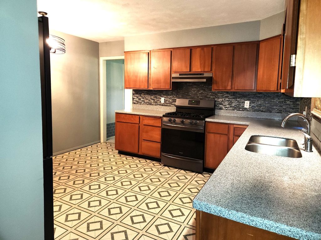 Image 10 of property listing at 211 E Depew Street, Odin, IL 62870