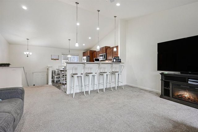 58640 Pond View Lane, Three Rivers, MI 49093