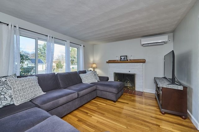 14 Woodside Terrace, Woburn, MA 01801