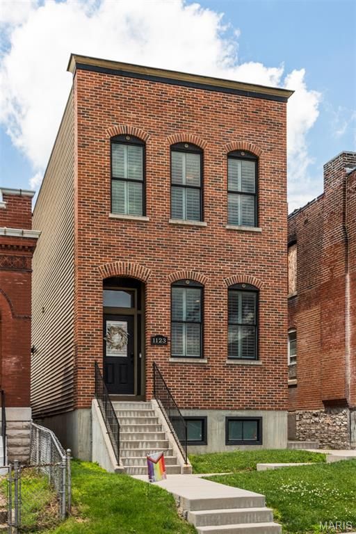 Image 1 of property listing at 1123 Kentucky Avenue, St Louis, MO 63110