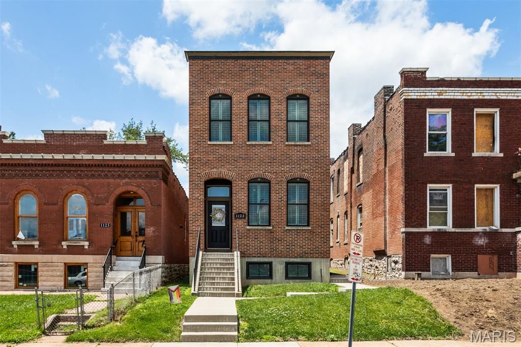 Image 3 of property listing at 1123 Kentucky Avenue, St Louis, MO 63110
