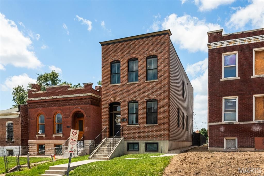 Image 4 of property listing at 1123 Kentucky Avenue, St Louis, MO 63110