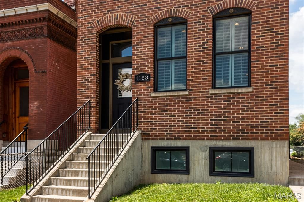Image 6 of property listing at 1123 Kentucky Avenue, St Louis, MO 63110