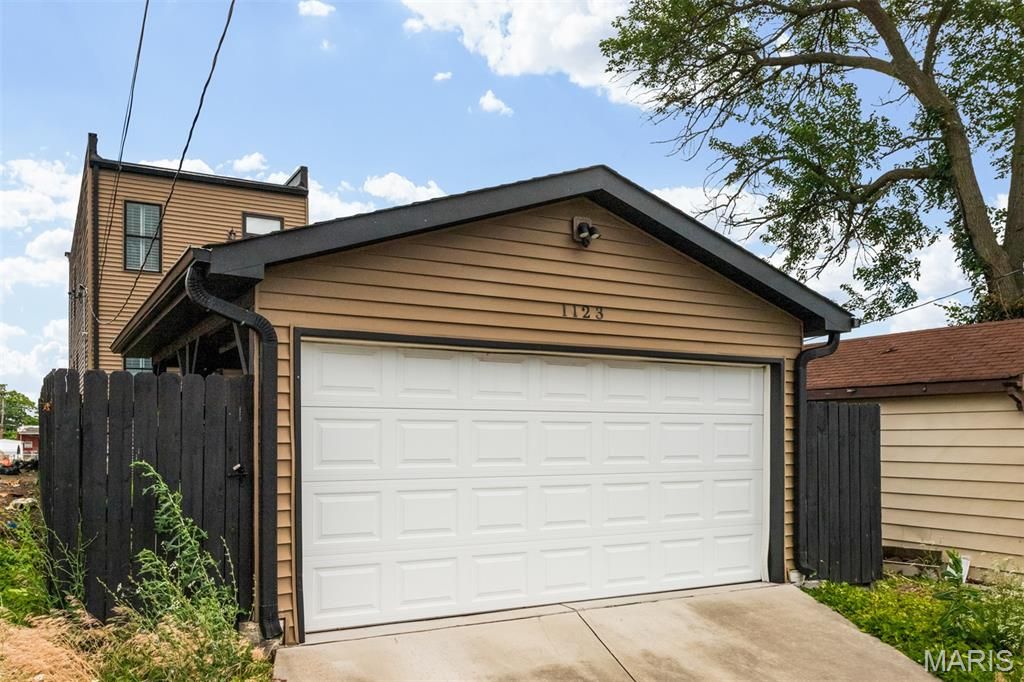 Image 64 of property listing at 1123 Kentucky Avenue, St Louis, MO 63110