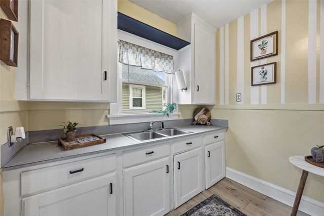 1522 J Avenue NE, Cedar Rapids, IA 52402