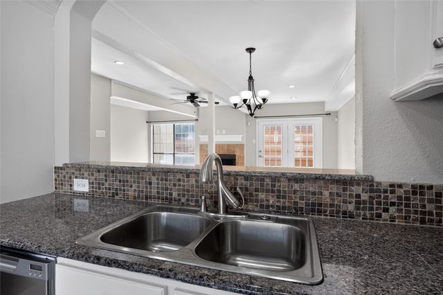 2606 Encina 2, Irving, TX 75038