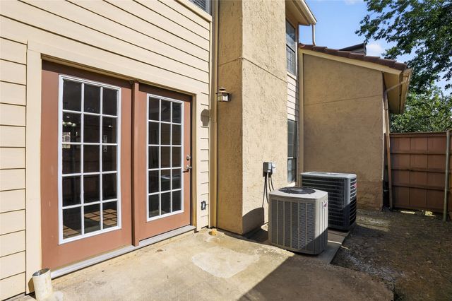 2606 Encina 2, Irving, TX 75038