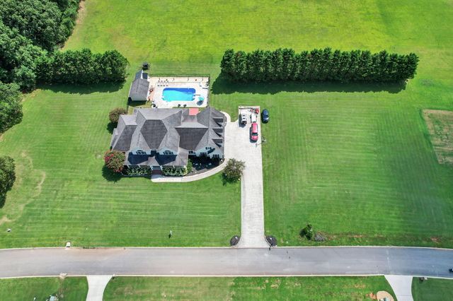 150 Hunters Way, Benton, TN 37307