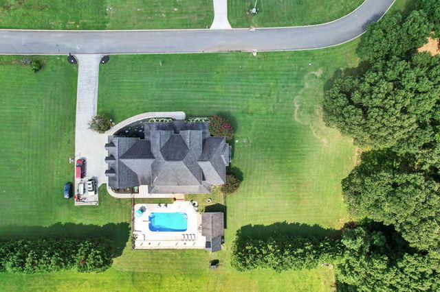 150 Hunters Way, Benton, TN 37307