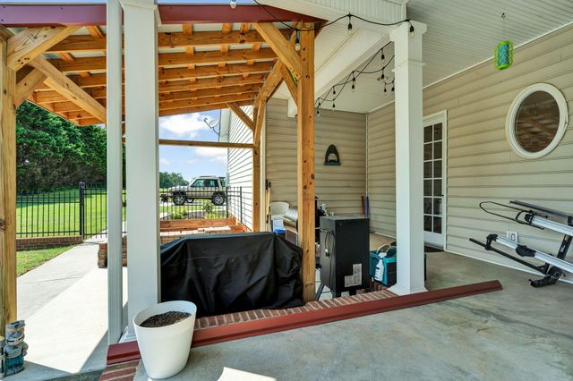 150 Hunters Way, Benton, TN 37307