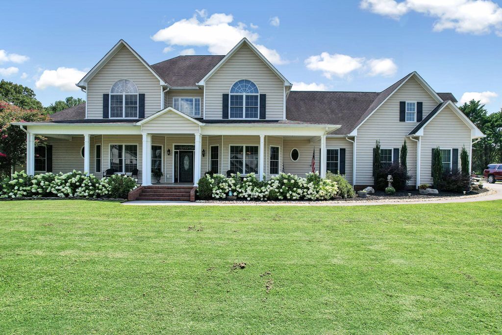150 Hunters Way, Benton, TN 37307
