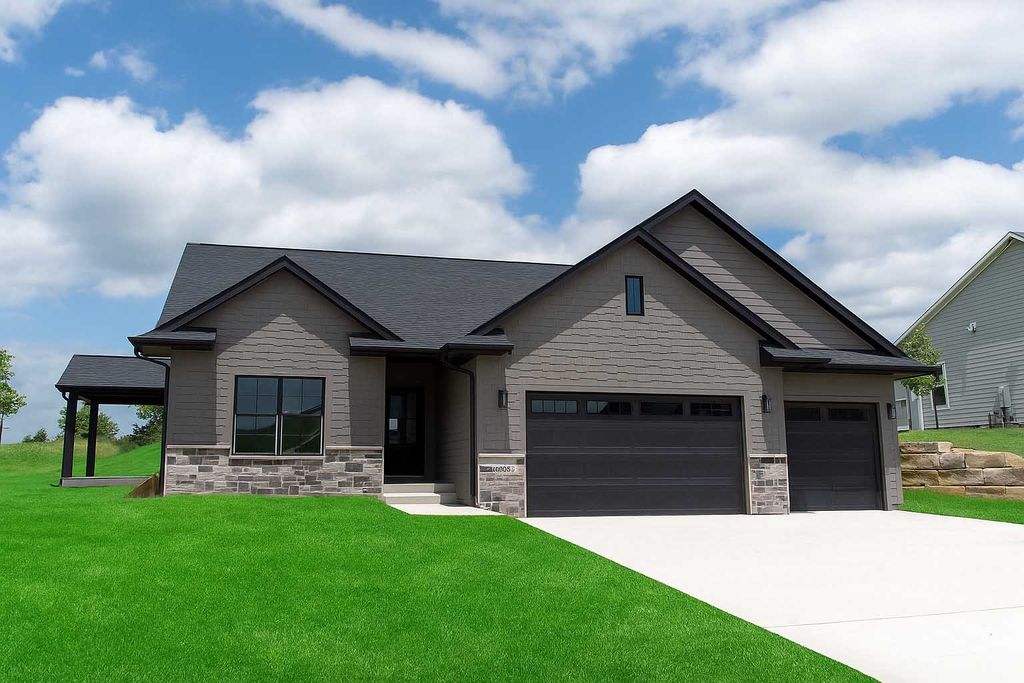 3090 Willow Ln Lane, Pella, IA 50219