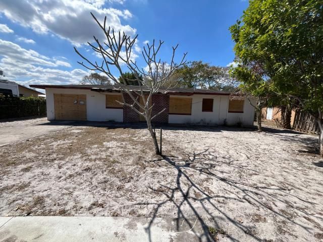 1620 SE Apache Avenue, Stuart, FL 34994