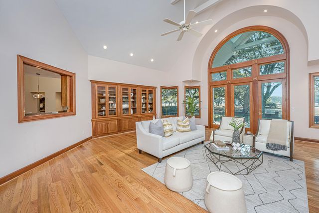 235 Country Club Lane, Charleston, SC 29412