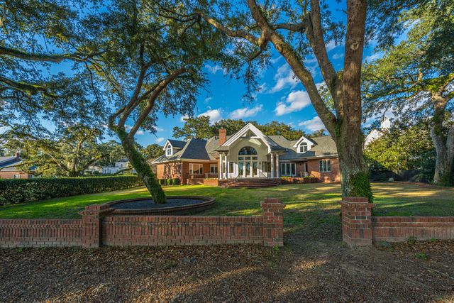 235 Country Club Lane, Charleston, SC 29412