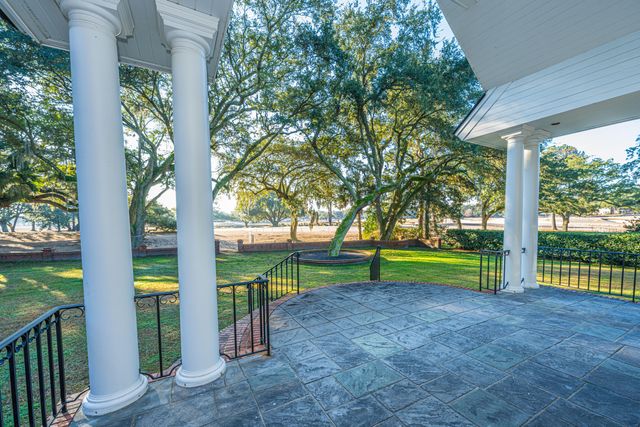 235 Country Club Lane, Charleston, SC 29412