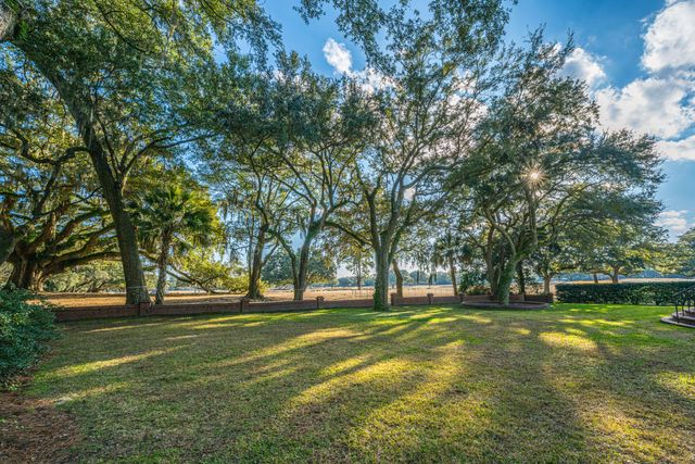 235 Country Club Lane, Charleston, SC 29412