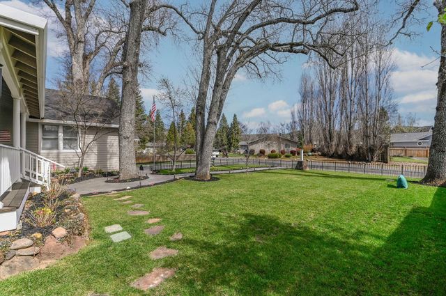 511 Surrey Ln, Murphys, CA 95247