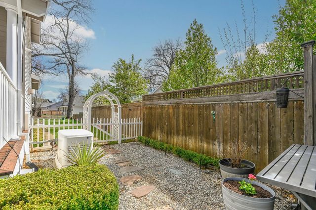 511 Surrey Ln, Murphys, CA 95247