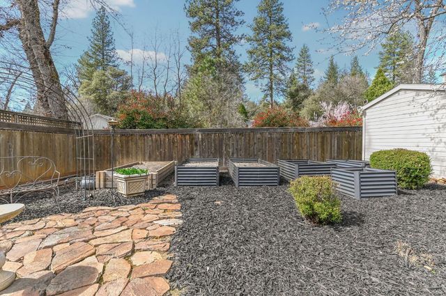 511 Surrey Ln, Murphys, CA 95247