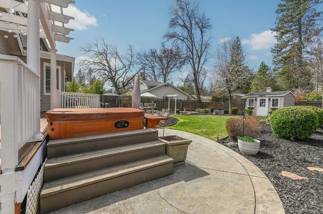 511 Surrey Ln, Murphys, CA 95247