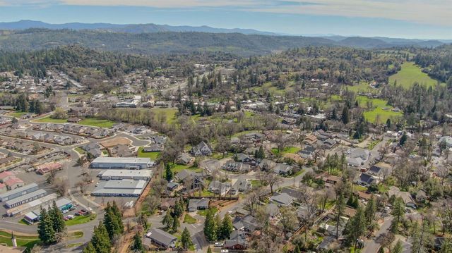 511 Surrey Ln, Murphys, CA 95247