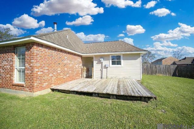 910 Kathryn St, Denham Springs, LA 70826