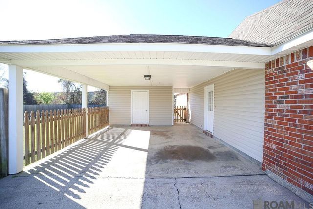 910 Kathryn St, Denham Springs, LA 70826