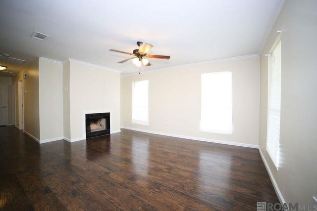 910 Kathryn St, Denham Springs, LA 70826