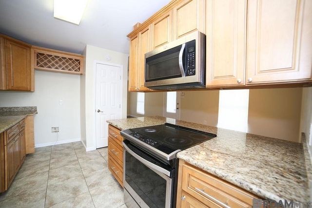 910 Kathryn St, Denham Springs, LA 70826