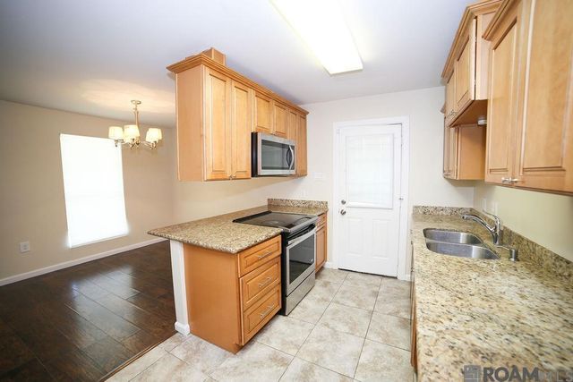 910 Kathryn St, Denham Springs, LA 70826