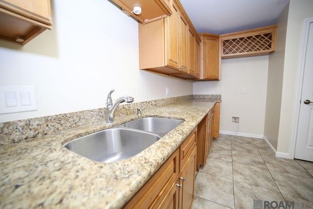 910 Kathryn St, Denham Springs, LA 70826