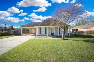 910 Kathryn St, Denham Springs, LA 70826