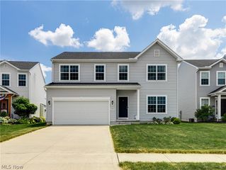 37379 Hunter Lake Drive, North Ridgeville, OH 44039