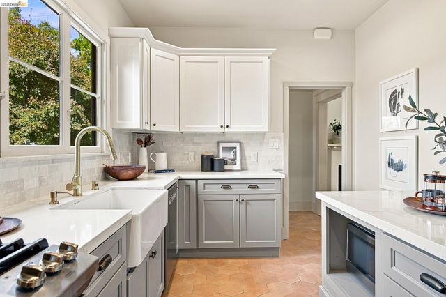 1021 E 23Rd St, Oakland, CA 94606