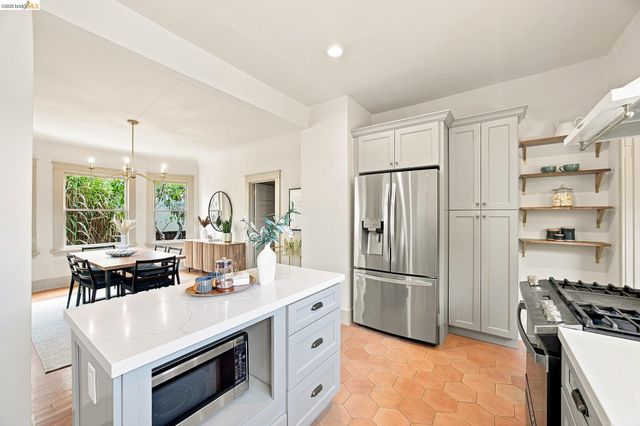 1021 E 23Rd St, Oakland, CA 94606