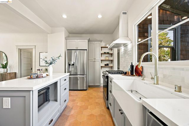 1021 E 23Rd St, Oakland, CA 94606