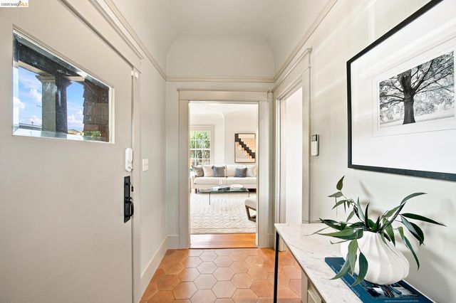 1021 E 23Rd St, Oakland, CA 94606