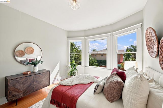 1021 E 23Rd St, Oakland, CA 94606