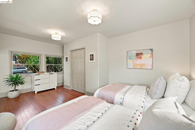 1021 E 23Rd St, Oakland, CA 94606