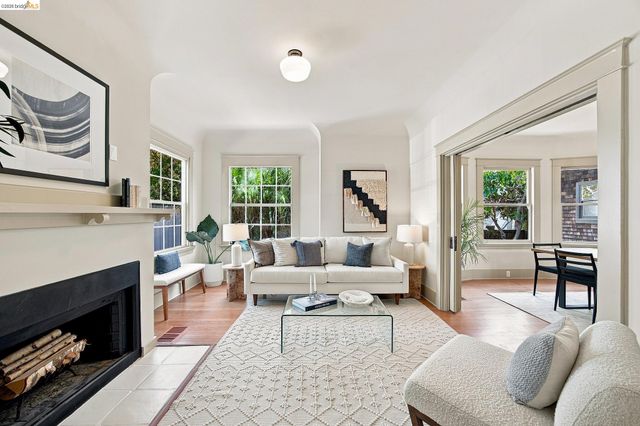 1021 E 23Rd St, Oakland, CA 94606