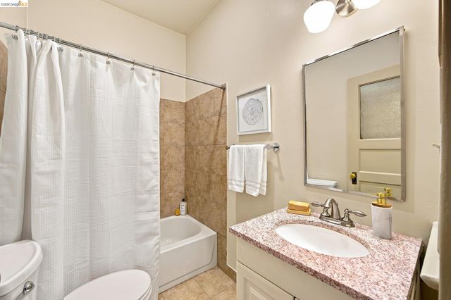 1021 E 23Rd St, Oakland, CA 94606