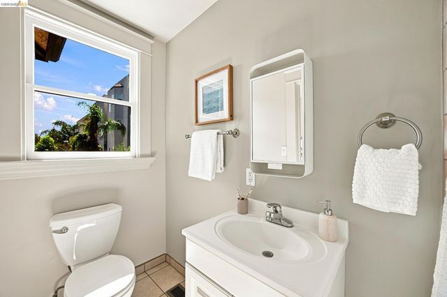 1021 E 23Rd St, Oakland, CA 94606