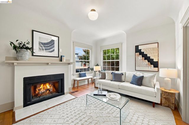 1021 E 23Rd St, Oakland, CA 94606