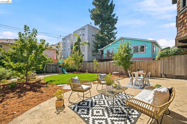 1021 E 23Rd St, Oakland, CA 94606