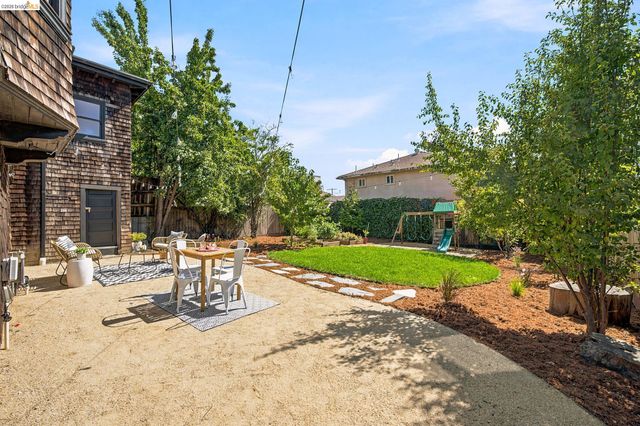1021 E 23Rd St, Oakland, CA 94606