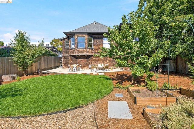 1021 E 23Rd St, Oakland, CA 94606